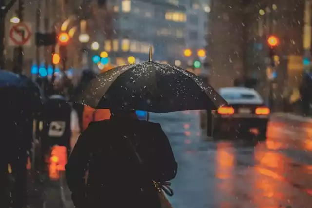 Hire a Driver on Rainy Days with Vahan Chalak - Stay Safe and Dry!